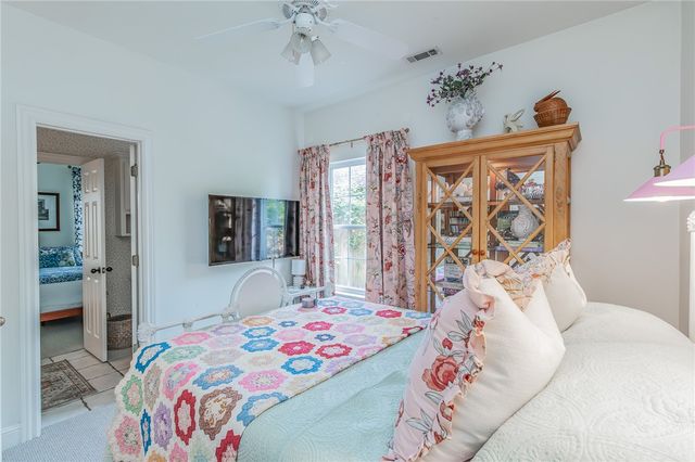 4410 W Arlington Drive, Rogers, AR 72758