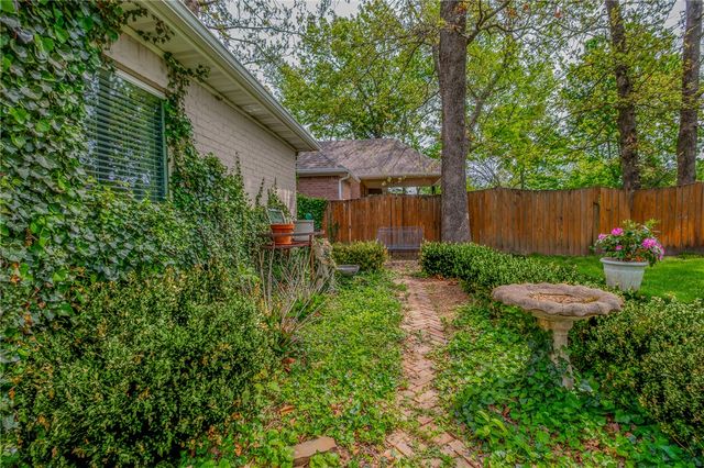4410 W Arlington Drive, Rogers, AR 72758