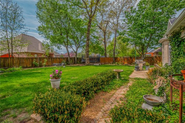 4410 W Arlington Drive, Rogers, AR 72758