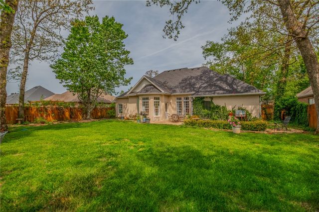 4410 W Arlington Drive, Rogers, AR 72758