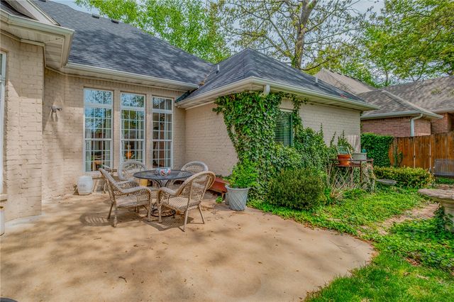 4410 W Arlington Drive, Rogers, AR 72758