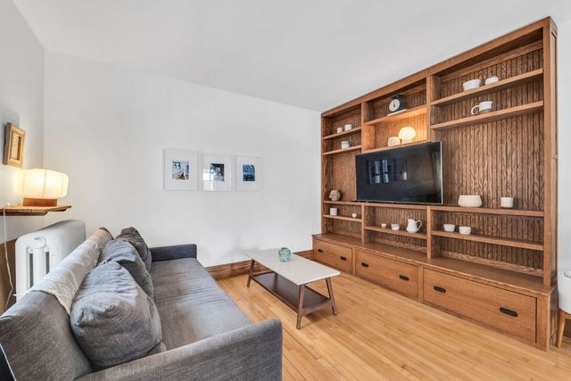 17 S Maple Street, Mount Prospect, IL 60056