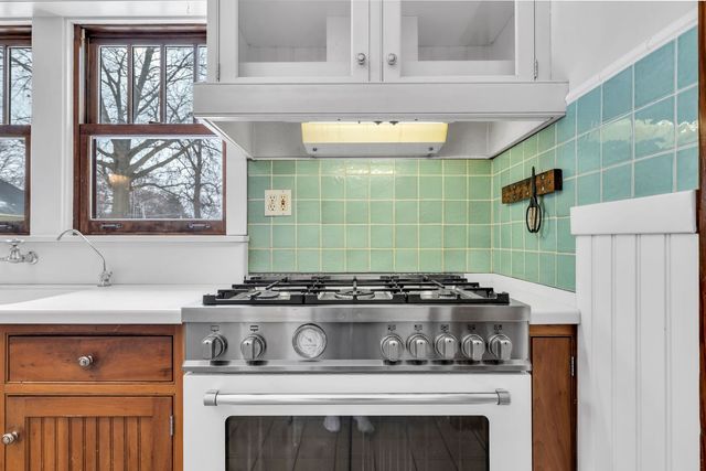 17 S Maple Street, Mount Prospect, IL 60056