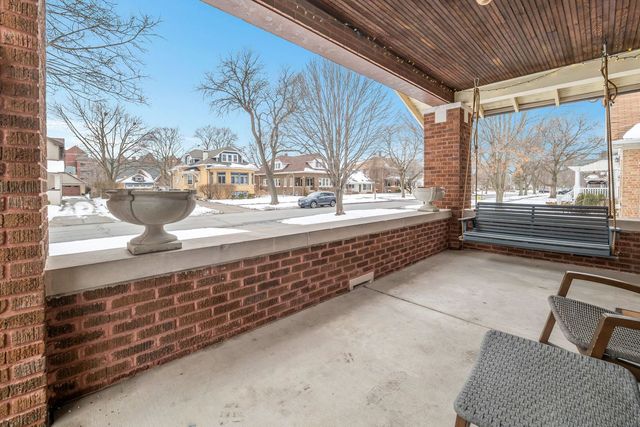 17 S Maple Street, Mount Prospect, IL 60056