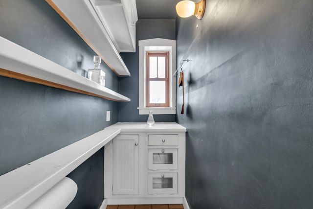 17 S Maple Street, Mount Prospect, IL 60056