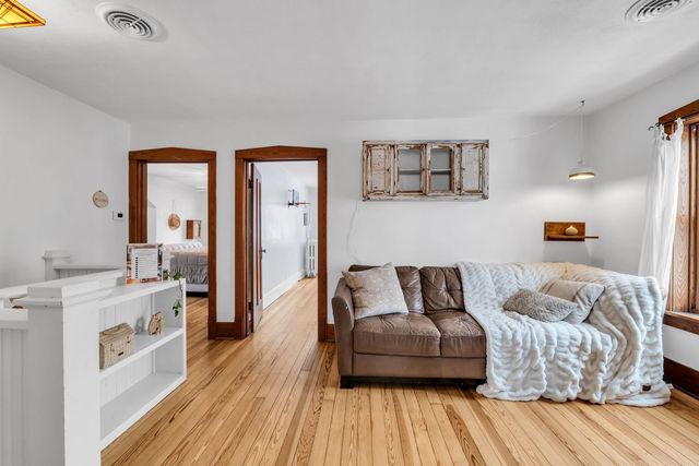 17 S Maple Street, Mount Prospect, IL 60056