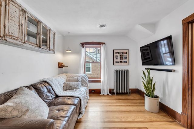 17 S Maple Street, Mount Prospect, IL 60056