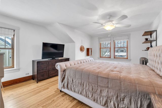 17 S Maple Street, Mount Prospect, IL 60056