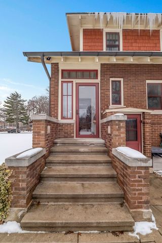 17 S Maple Street, Mount Prospect, IL 60056