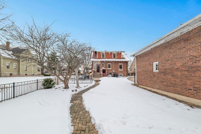 17 S Maple Street, Mount Prospect, IL 60056