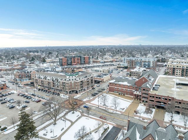 17 S Maple Street, Mount Prospect, IL 60056