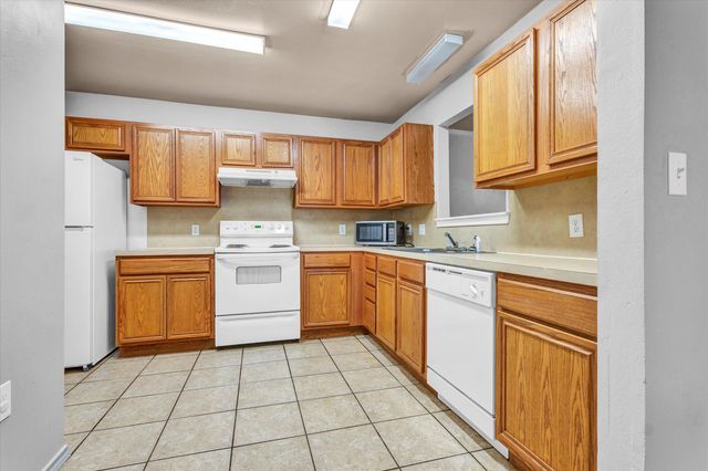 303 N Clinton Avenue, Lubbock, TX 79416