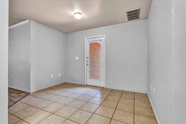 303 N Clinton Avenue, Lubbock, TX 79416