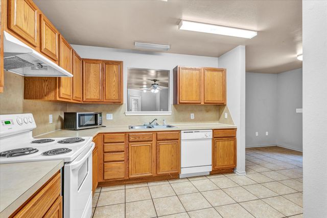 303 N Clinton Avenue, Lubbock, TX 79416