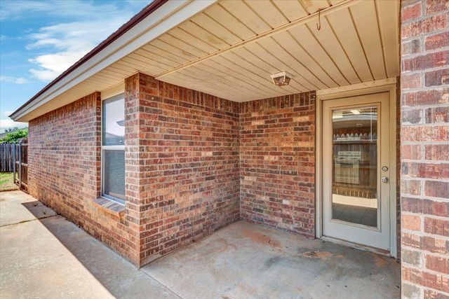 303 N Clinton Avenue, Lubbock, TX 79416