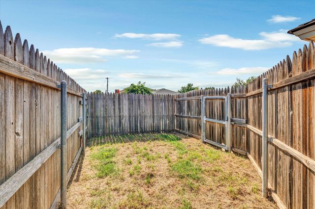 303 N Clinton Avenue, Lubbock, TX 79416