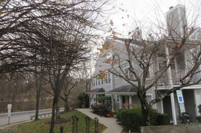 1360 Oxford St, Mahwah Twp., NJ 07430