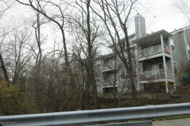 1360 Oxford St, Mahwah Twp., NJ 07430