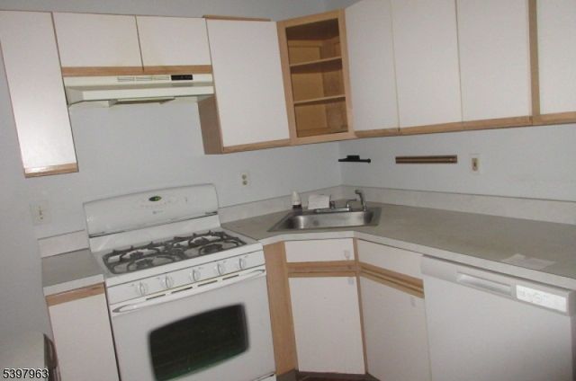 1360 Oxford St, Mahwah Twp., NJ 07430