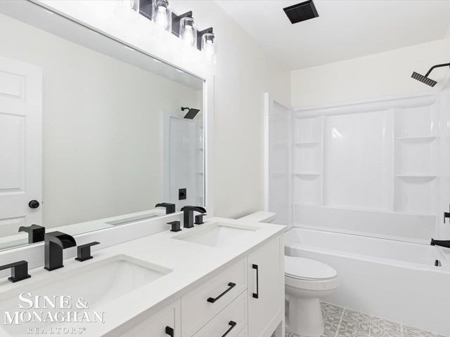 20411 E 14 Mile Road, Clinton Township, MI 48035