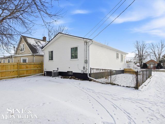 20411 E 14 Mile Road, Clinton Township, MI 48035