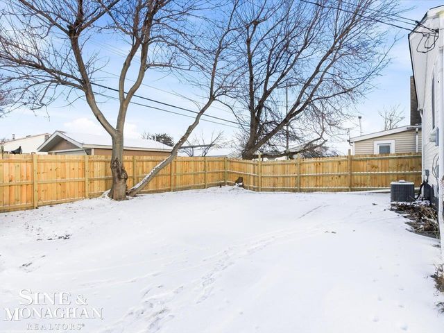 20411 E 14 Mile Road, Clinton Township, MI 48035