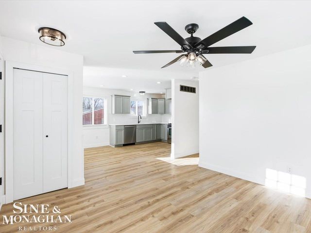 20411 E 14 Mile Road, Clinton Township, MI 48035