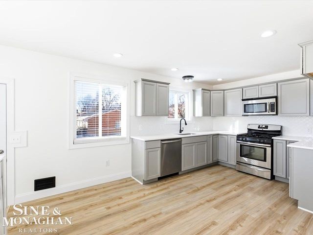 20411 E 14 Mile Road, Clinton Township, MI 48035