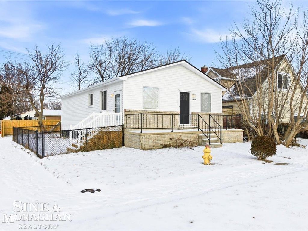 20411 E 14 Mile Road, Clinton Township, MI 48035