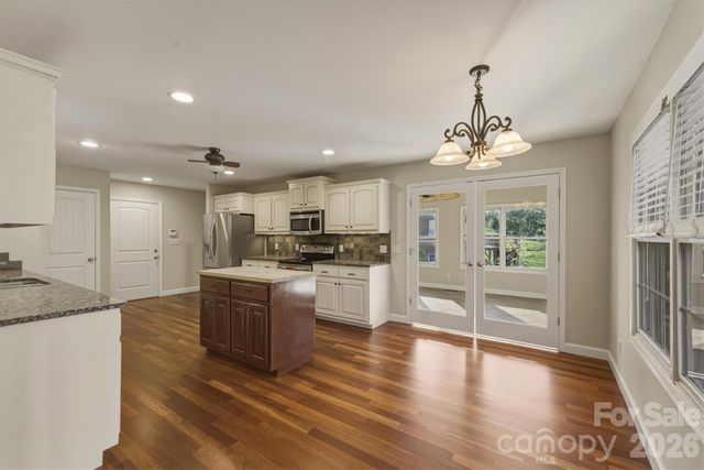 5205 South Oak Circle, Granite Falls, NC 28630