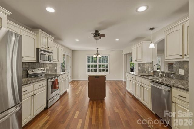 5205 South Oak Circle, Granite Falls, NC 28630