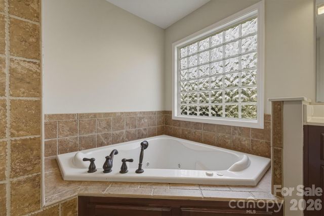 5205 South Oak Circle, Granite Falls, NC 28630