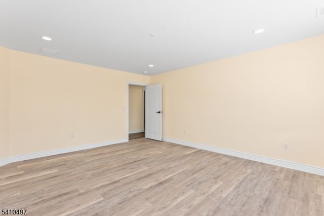 1690 Hamburg Tpke, Wayne Twp., NJ 07470