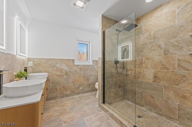 1690 Hamburg Tpke, Wayne Twp., NJ 07470