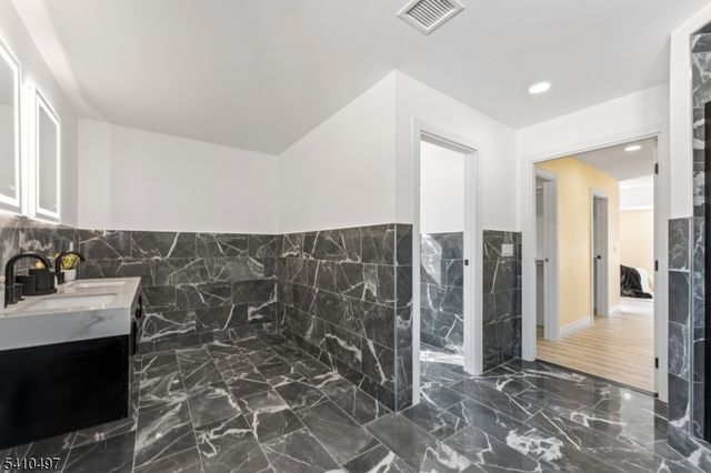 1690 Hamburg Tpke, Wayne Twp., NJ 07470