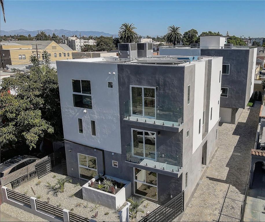 2638 Virginia, Los Angeles, CA 90016