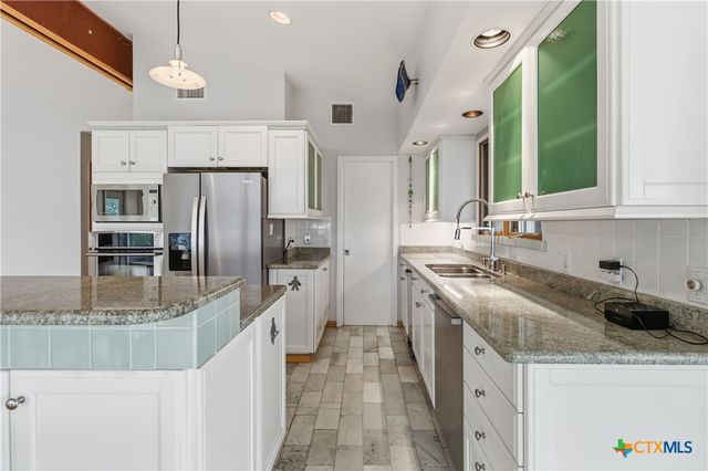 329 Vip Drive, Canyon Lake, TX 78133
