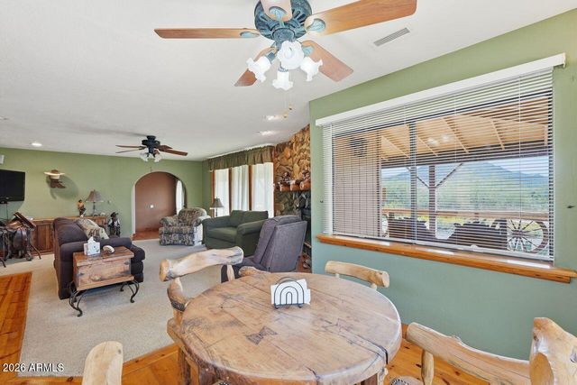 44040 N 7TH Avenue, New River, AZ 85087