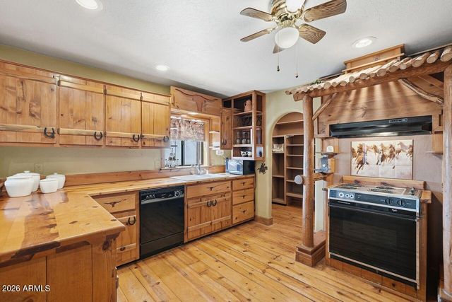 44040 N 7TH Avenue, New River, AZ 85087