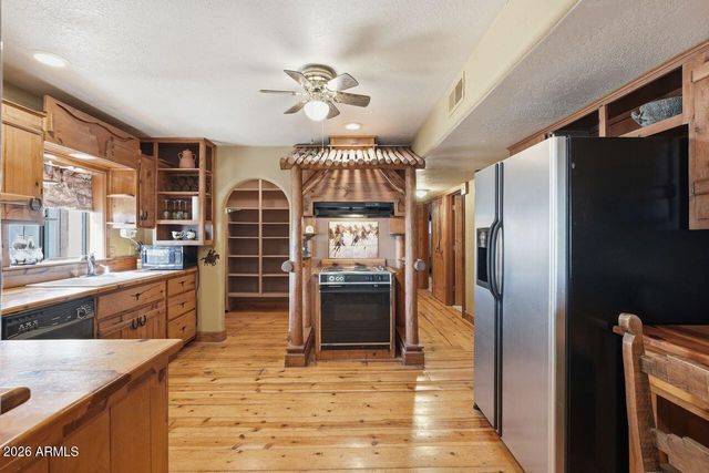 44040 N 7TH Avenue, New River, AZ 85087