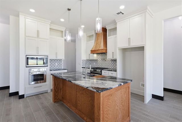 2436 Canyon Circle, Blanchard, OK 73010