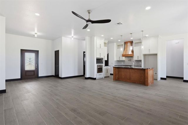 2436 Canyon Circle, Blanchard, OK 73010