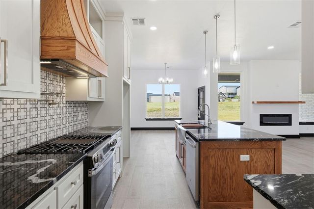 2436 Canyon Circle, Blanchard, OK 73010