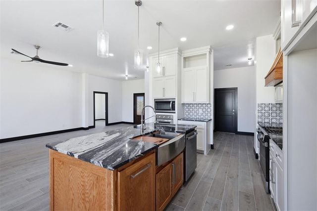 2436 Canyon Circle, Blanchard, OK 73010