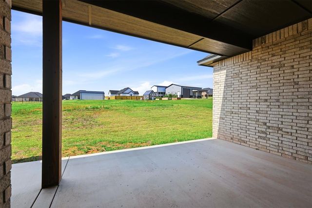 2436 Canyon Circle, Blanchard, OK 73010