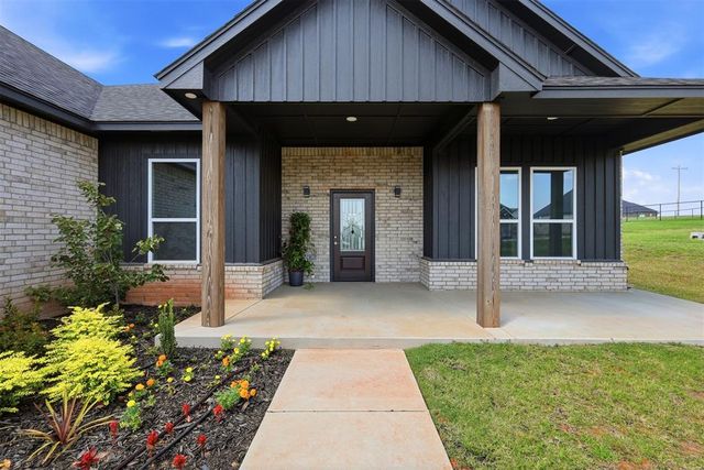 2436 Canyon Circle, Blanchard, OK 73010