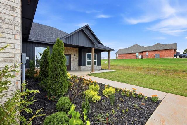 2436 Canyon Circle, Blanchard, OK 73010