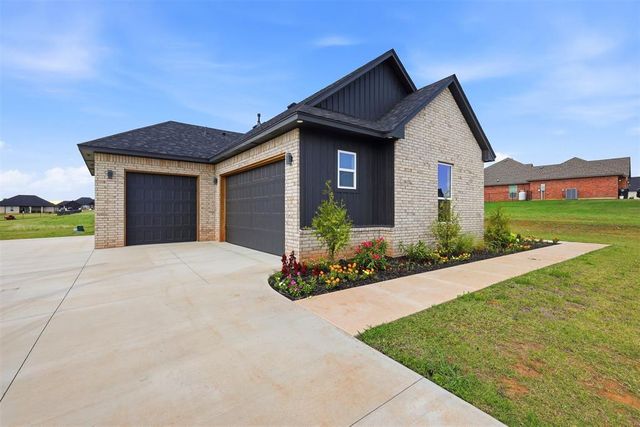 2436 Canyon Circle, Blanchard, OK 73010