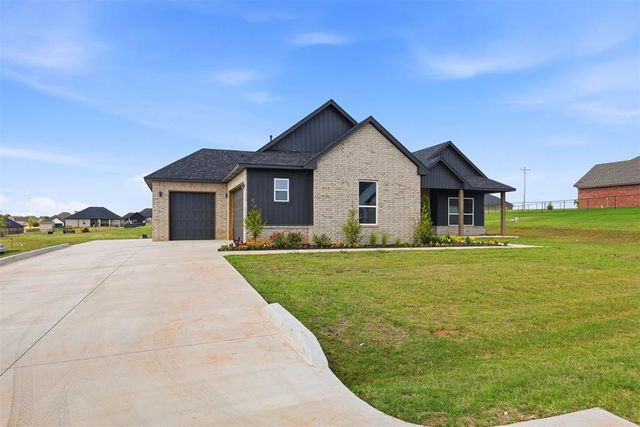2436 Canyon Circle, Blanchard, OK 73010
