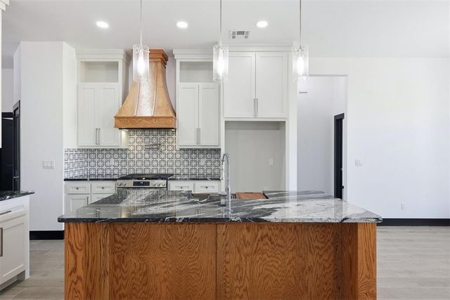 2436 Canyon Circle, Blanchard, OK 73010